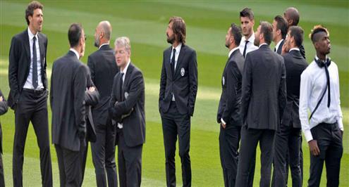 الجماهير تحتفي بأندريا بيرلو بعد قرار الاعتزال 